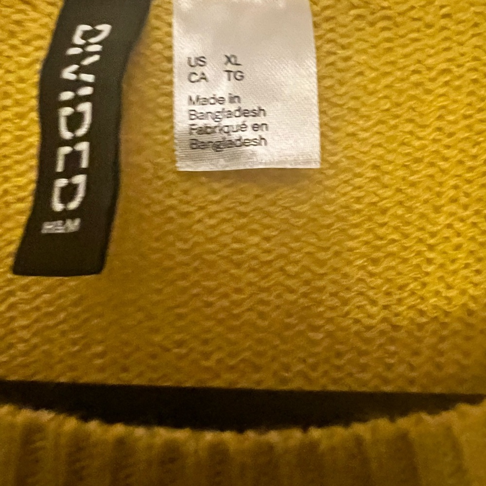 Yellow sweater - Picture 2 of 2